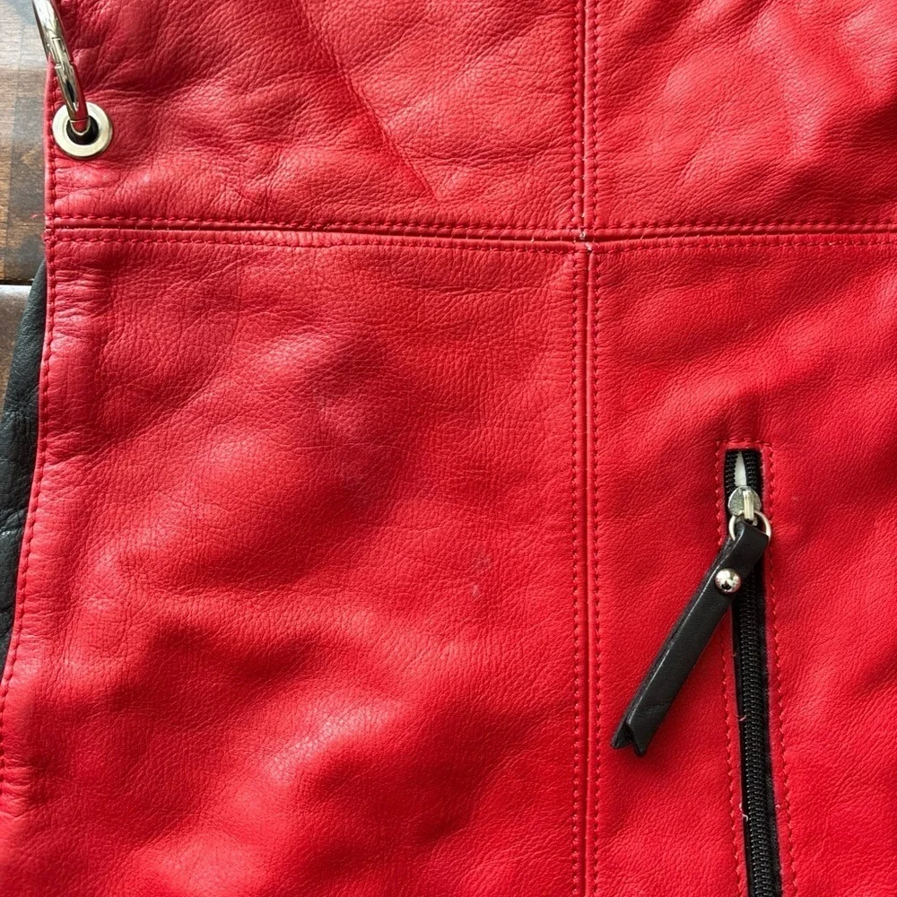 Elegant Red and Black Leather Shoulder Bag